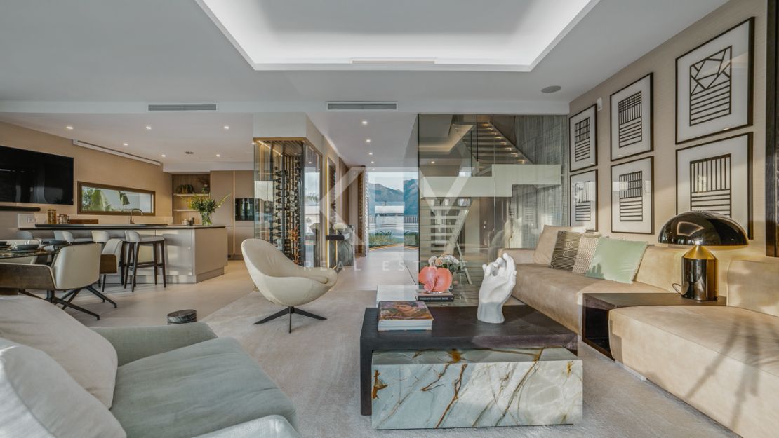 Modern semi-detached villa with panoramic views in Nueva Andalucía