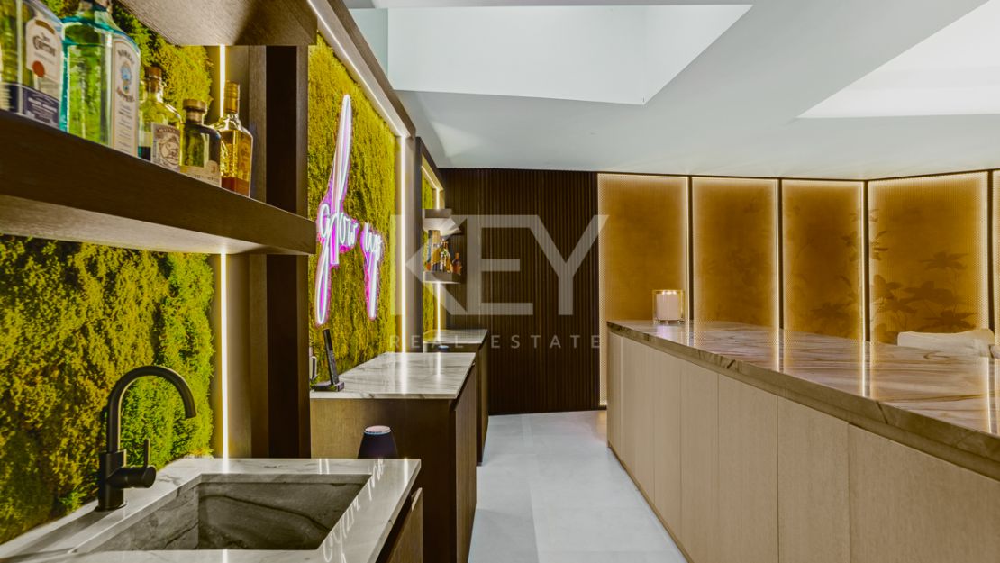 Modern semi-detached villa with panoramic views in Nueva Andalucía