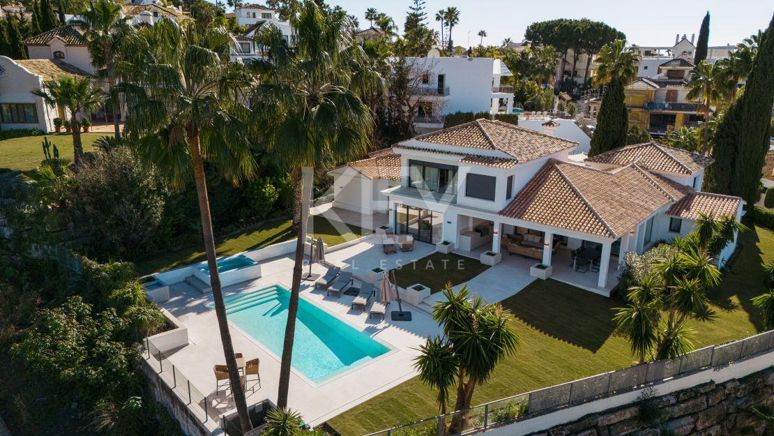 Villa moderna de lujo, totalmente renovada, en venta en Los Naranjos Golf, Nueva Andalucía, Marbella