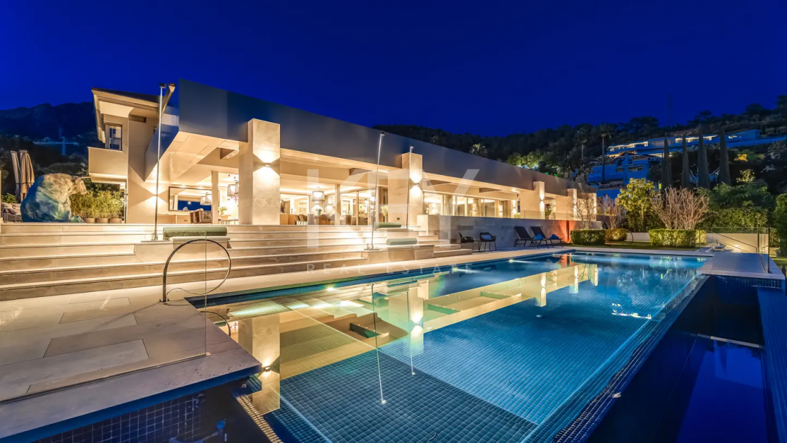 Уникальный роскошный современный дом на продажу в исключительном районе Каскада-де-Камохан, Золотая Миля, Марбея