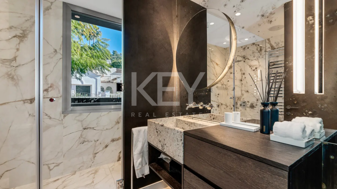 Уникальный роскошный современный дом на продажу в исключительном районе Каскада-де-Камохан, Золотая Миля, Марбея