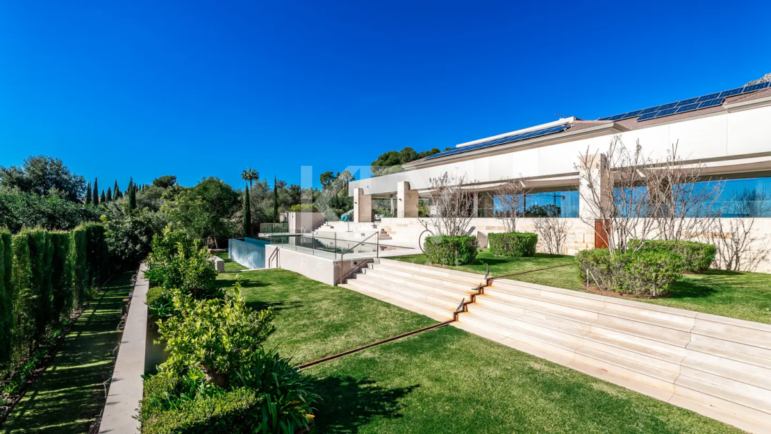 Уникальный роскошный современный дом на продажу в исключительном районе Каскада-де-Камохан, Золотая Миля, Марбея