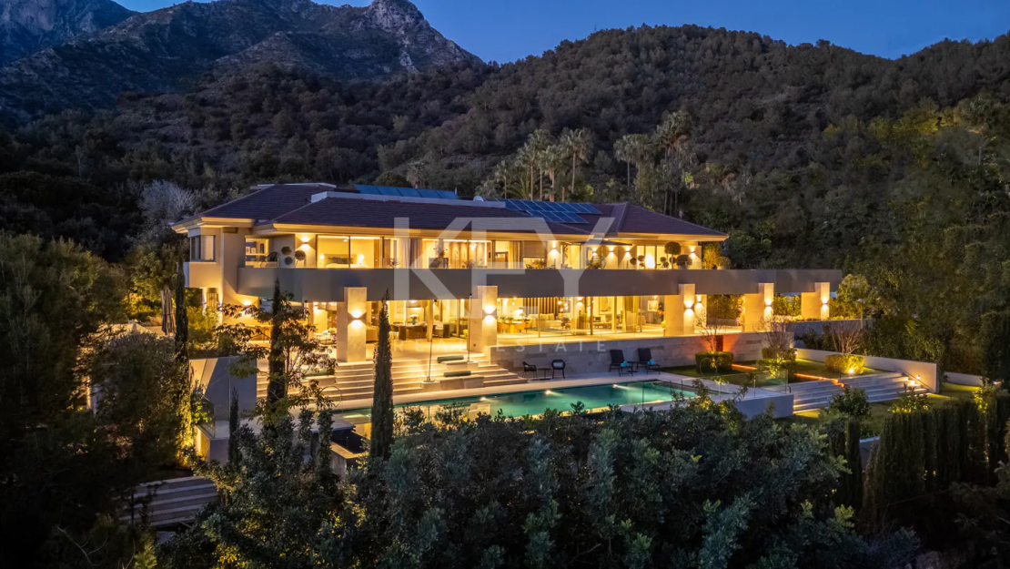 Уникальный роскошный современный дом на продажу в исключительном районе Каскада-де-Камохан, Золотая Миля, Марбея