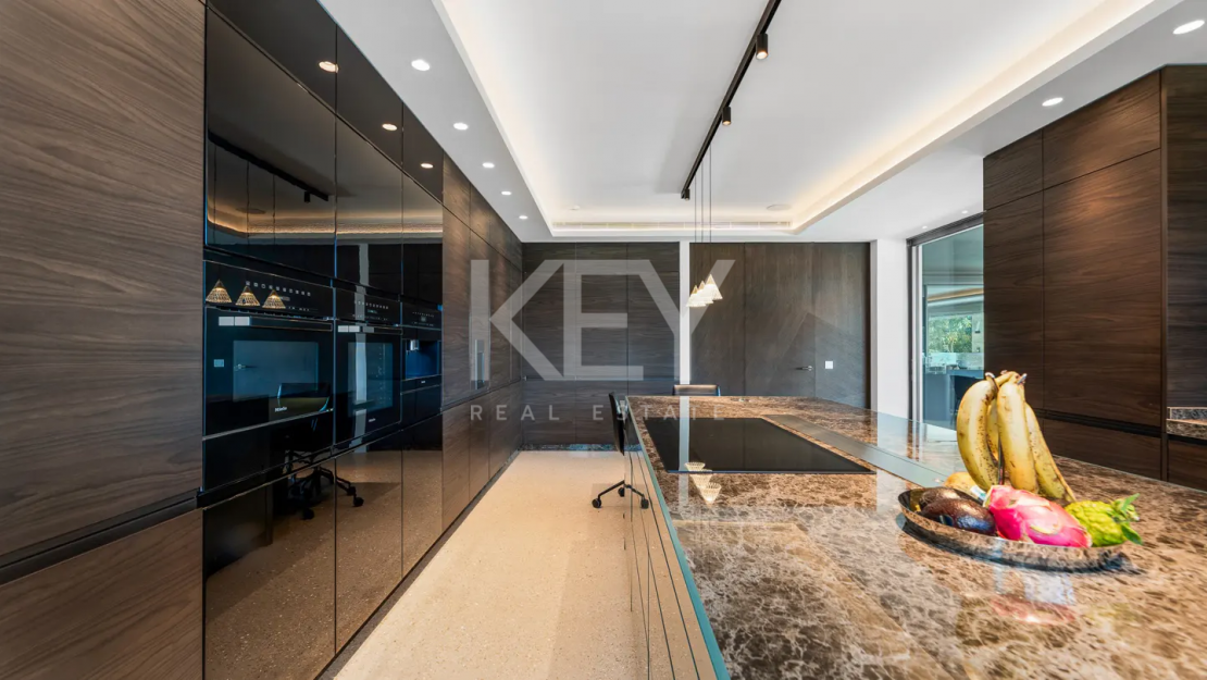 Уникальный роскошный современный дом на продажу в исключительном районе Каскада-де-Камохан, Золотая Миля, Марбея