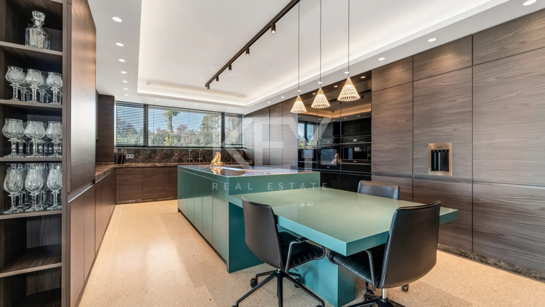 Уникальный роскошный современный дом на продажу в исключительном районе Каскада-де-Камохан, Золотая Миля, Марбея