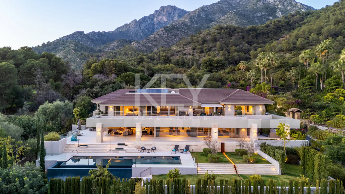 Casa moderna y lujosa única en venta en la excepcional Cascada de Camojan, la Milla de Oro, Marbella