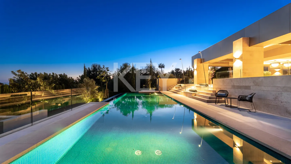 Уникальный роскошный современный дом на продажу в исключительном районе Каскада-де-Камохан, Золотая Миля, Марбея