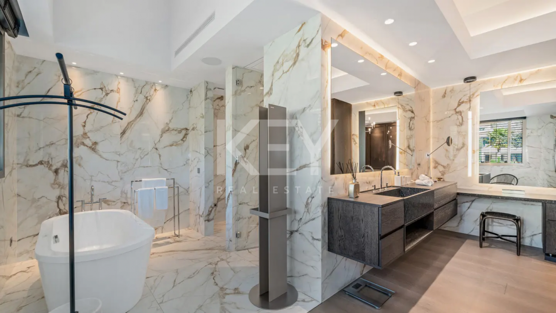 Уникальный роскошный современный дом на продажу в исключительном районе Каскада-де-Камохан, Золотая Миля, Марбея