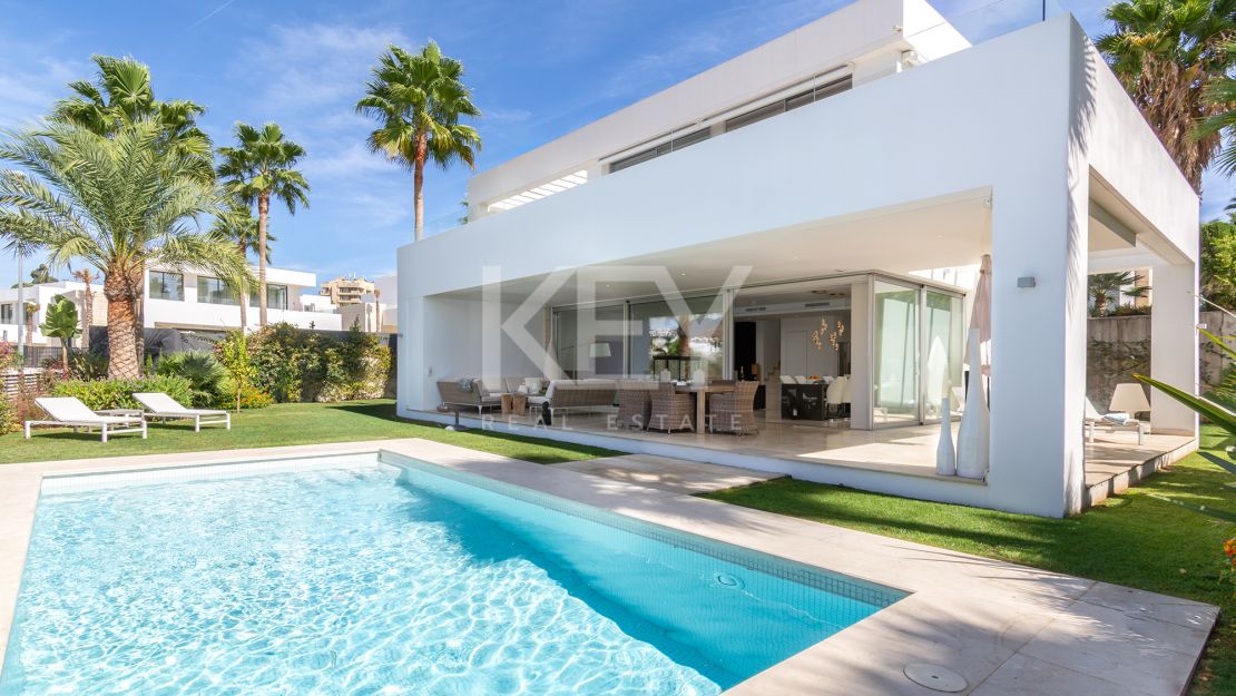 Modern design villa for sale in Rio Real, Marbella