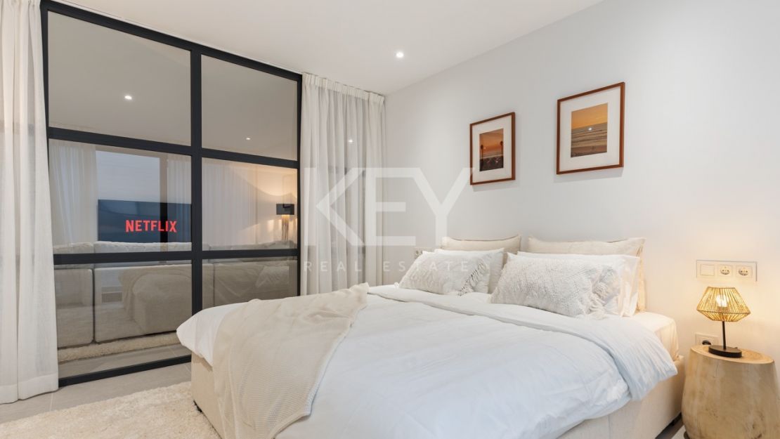 Современная вилла с 6 спальнями на продажу в La Resina Golf, Эстепона