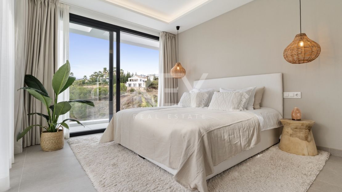 Современная вилла с 6 спальнями на продажу в La Resina Golf, Эстепона