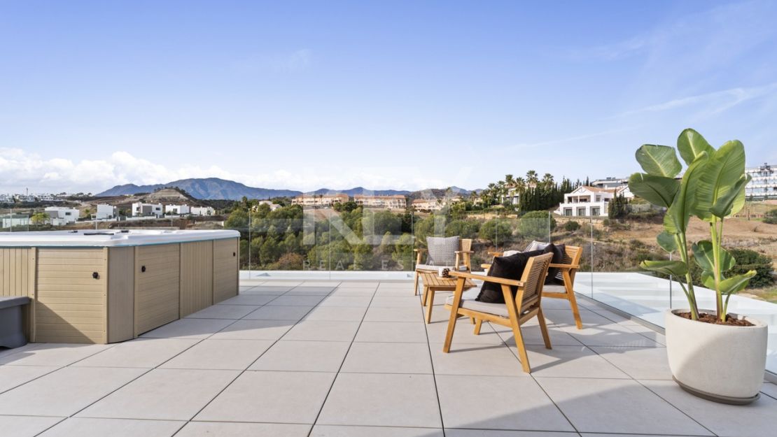 Современная вилла с 6 спальнями на продажу в La Resina Golf, Эстепона