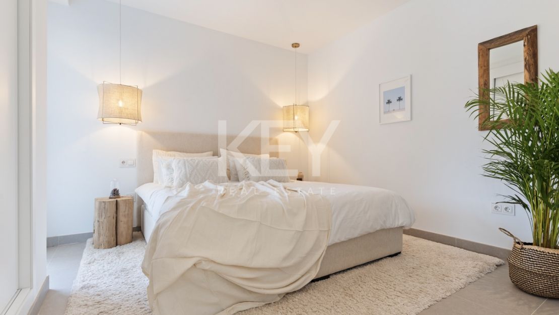 Современная вилла с 6 спальнями на продажу в La Resina Golf, Эстепона