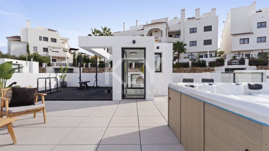 Современная вилла с 6 спальнями на продажу в La Resina Golf, Эстепона