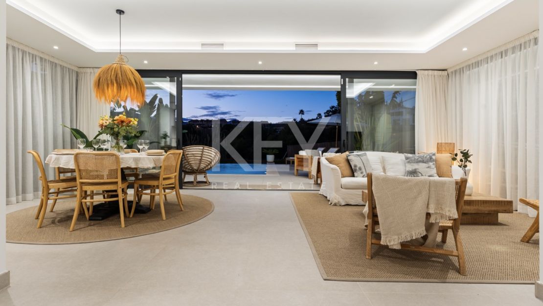 Современная вилла с 6 спальнями на продажу в La Resina Golf, Эстепона