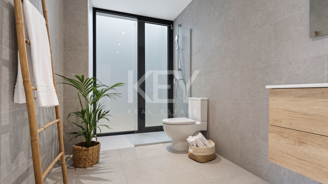 Современная вилла с 6 спальнями на продажу в La Resina Golf, Эстепона