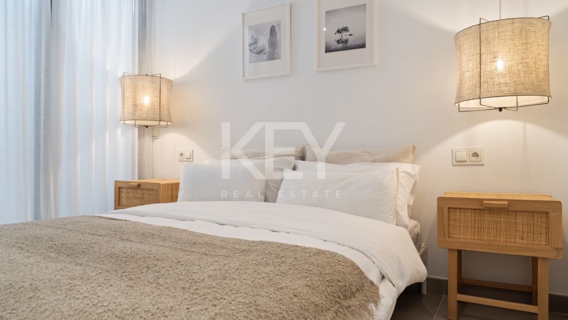 Современная вилла с 6 спальнями на продажу в La Resina Golf, Эстепона