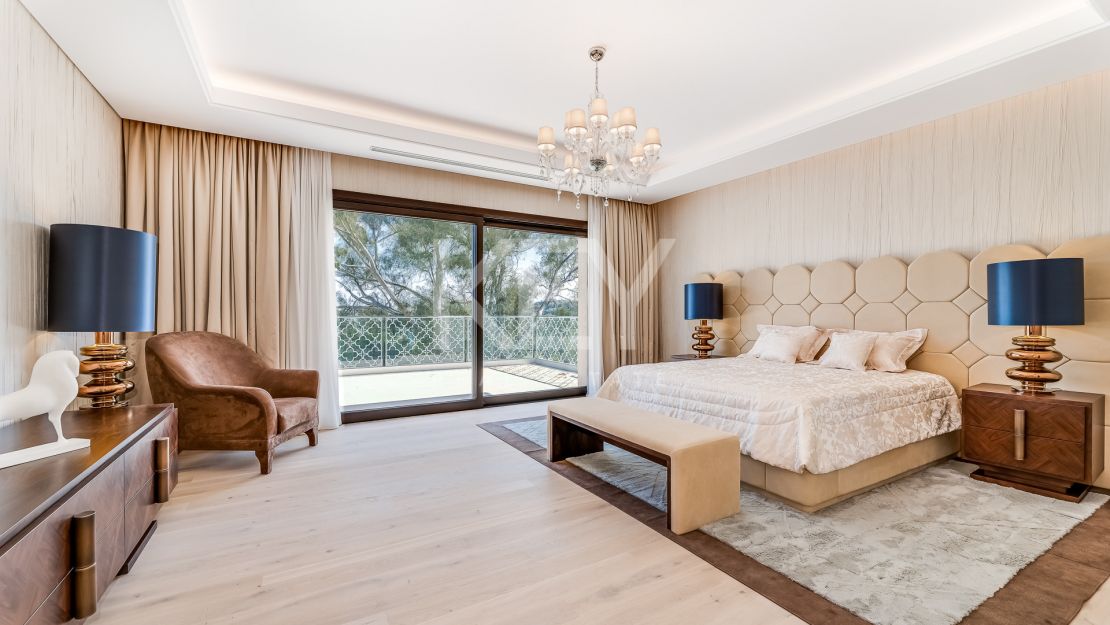 Luxurious, frontline golf villa with La Concha views for sale in Nueva Andalucia, Marbella