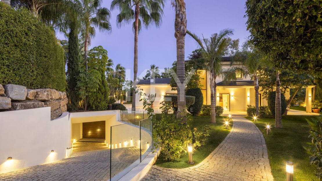 Luxurious, frontline golf villa with La Concha views for sale in Nueva Andalucia, Marbella