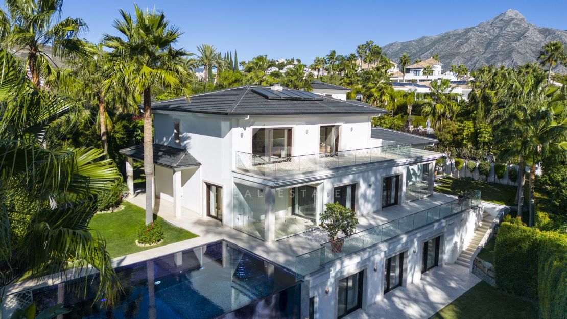 Luxurious, frontline golf villa with La Concha views for sale in Nueva Andalucia, Marbella