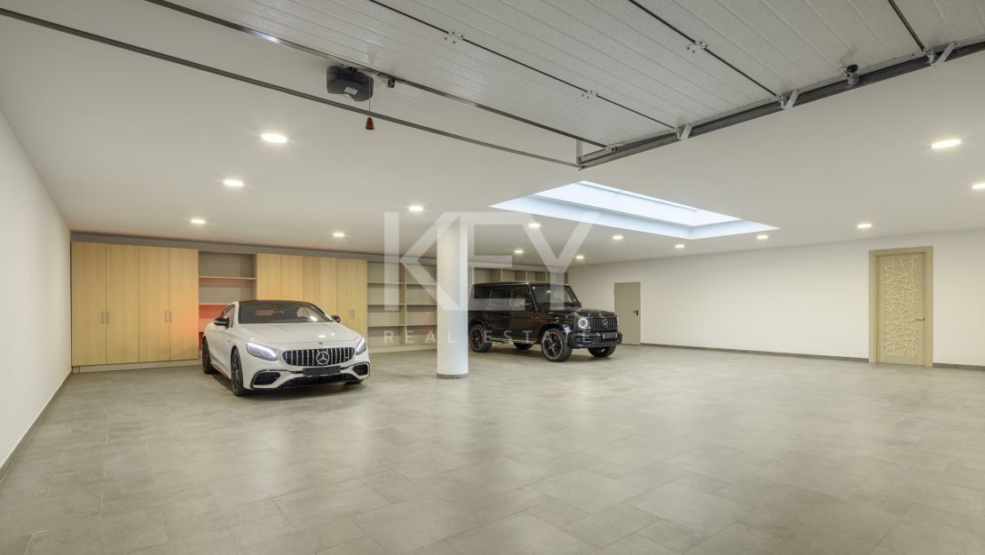 Luxurious, frontline golf villa with La Concha views for sale in Nueva Andalucia, Marbella