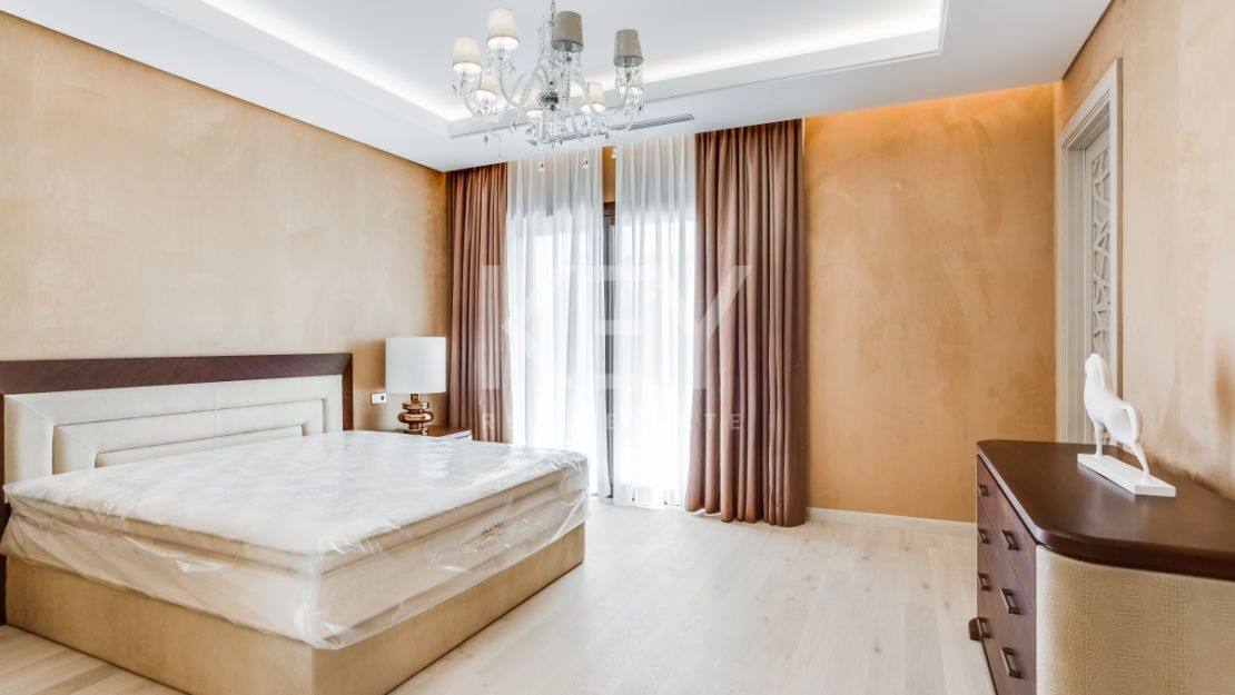 Luxurious, frontline golf villa with La Concha views for sale in Nueva Andalucia, Marbella