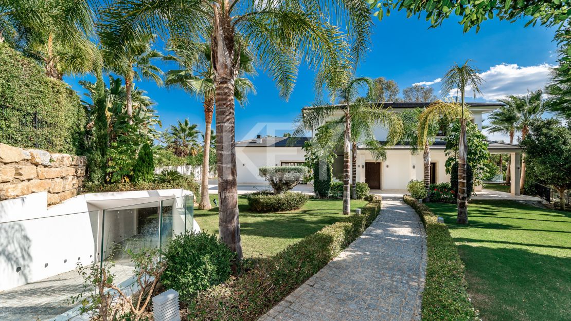 Luxurious, frontline golf villa with La Concha views for sale in Nueva Andalucia, Marbella