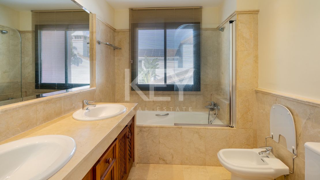 Семейная вилла в Аталая Гольф, Восточная Эстепона