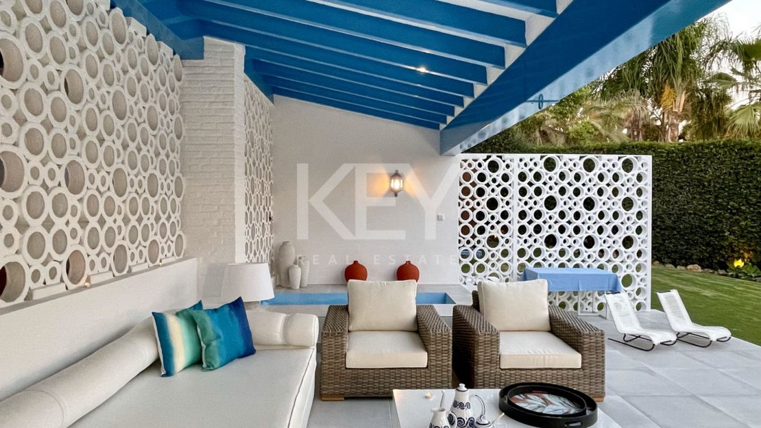 Роскошный дом на берегу моря в престижном комунити Марбельи клуб