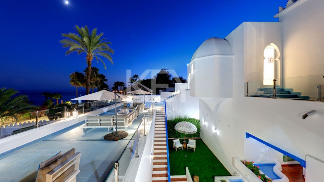 Роскошный дом на берегу моря в престижном комунити Марбельи клуб