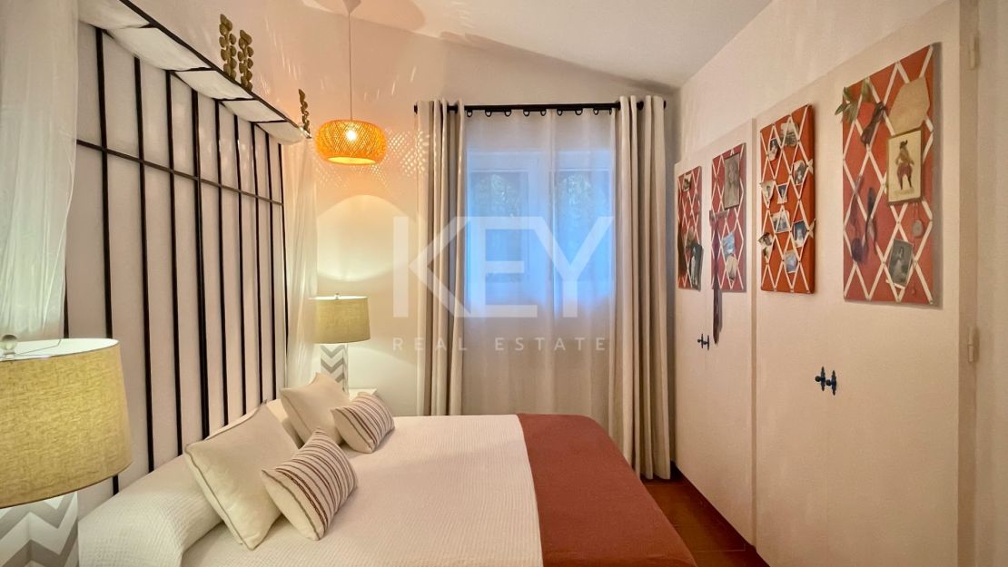 Роскошный дом на берегу моря в престижном комунити Марбельи клуб