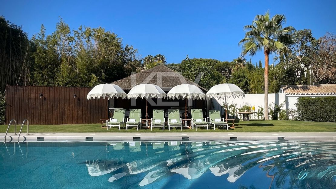 Роскошный дом на берегу моря в престижном комунити Марбельи клуб