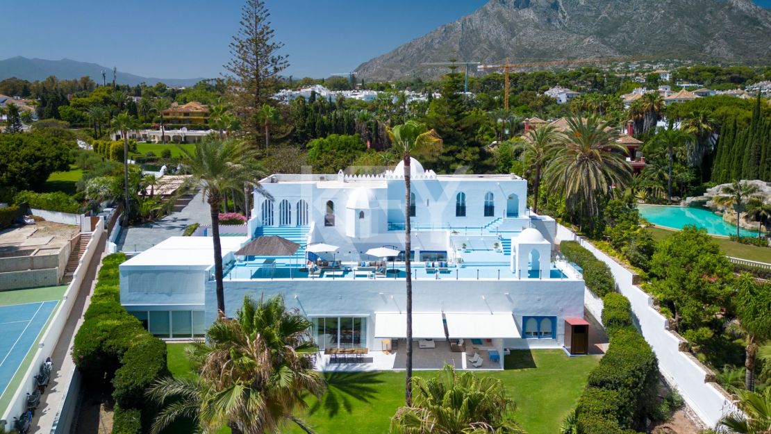 Villa de lujo junto a la playa en el prestigioso Marbella Club