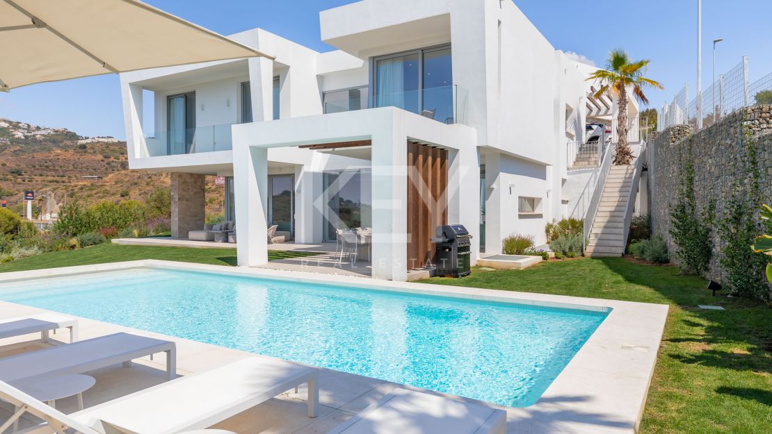 Charming, modern villa for sale in Los Monteros, Marbella East