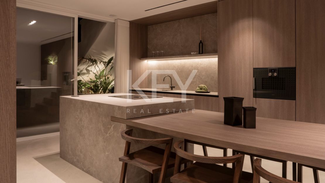 Renovated duplex penthouse for sale in the fantastic area in Alcazaba beach, Estepona