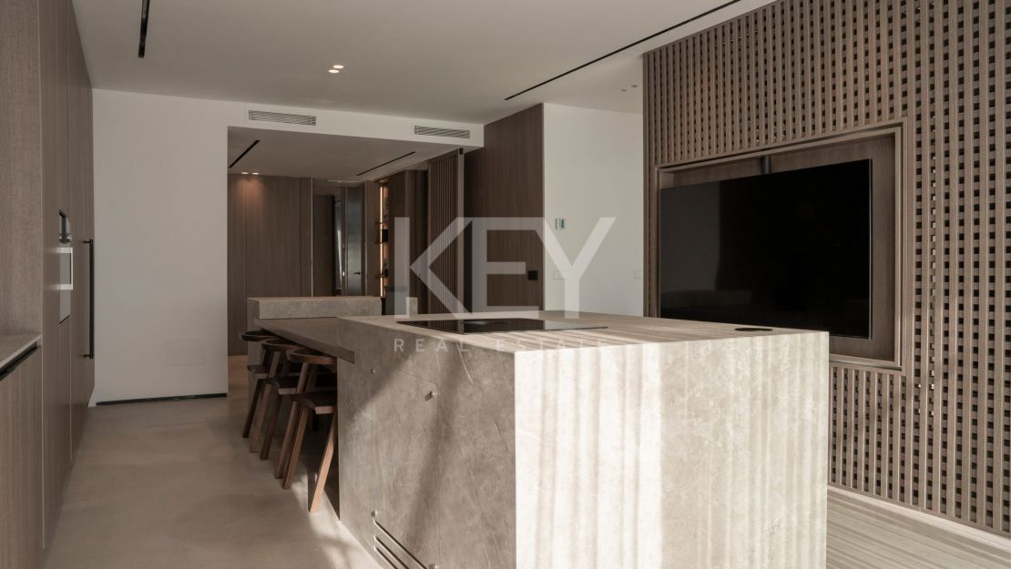 Renovated duplex penthouse for sale in the fantastic area in Alcazaba beach, Estepona