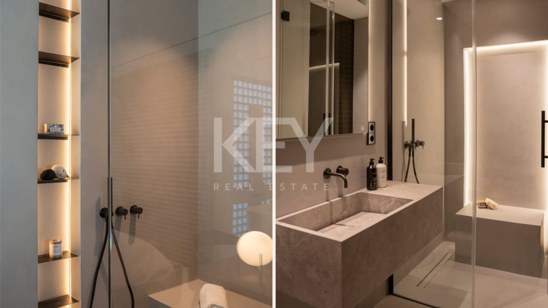 Renovated duplex penthouse for sale in the fantastic area in Alcazaba beach, Estepona