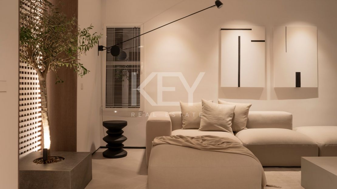 Renovated duplex penthouse for sale in the fantastic area in Alcazaba beach, Estepona