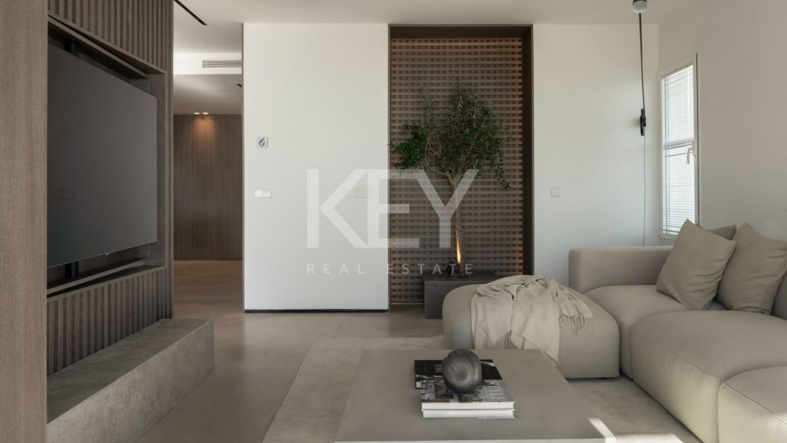 Renovated duplex penthouse for sale in the fantastic area in Alcazaba beach, Estepona