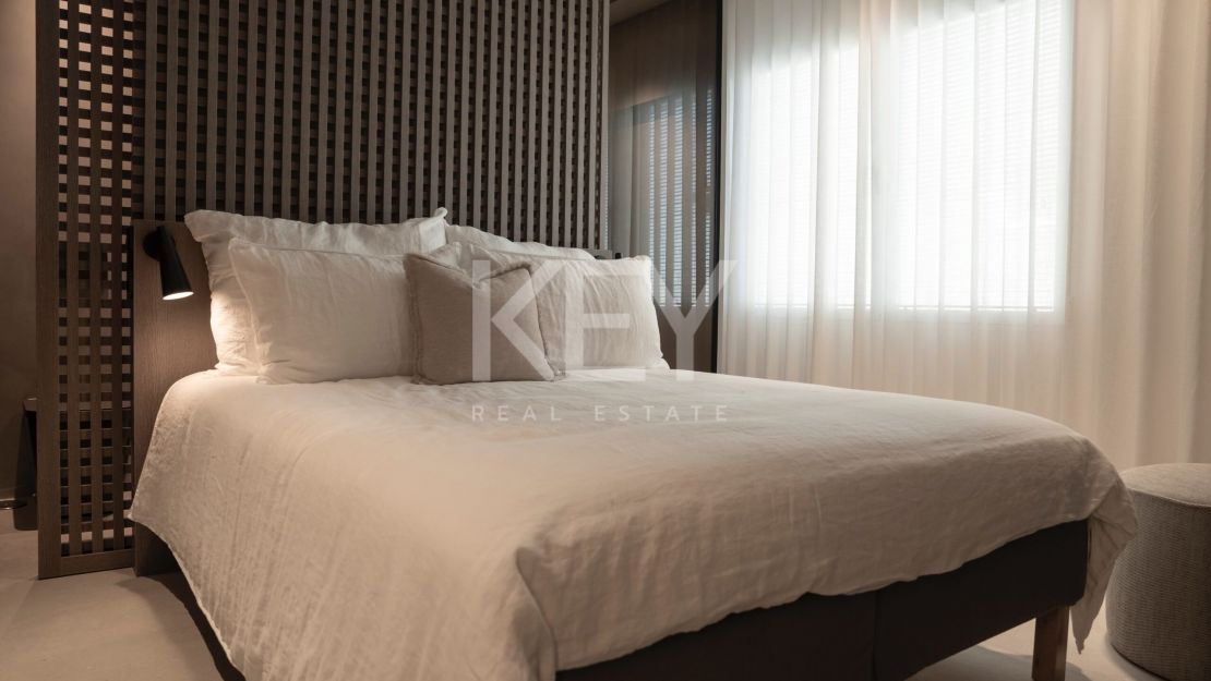 Renovated duplex penthouse for sale in the fantastic area in Alcazaba beach, Estepona