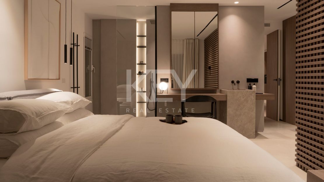 Renovated duplex penthouse for sale in the fantastic area in Alcazaba beach, Estepona