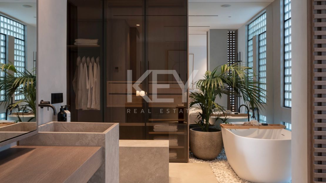 Renovated duplex penthouse for sale in the fantastic area in Alcazaba beach, Estepona