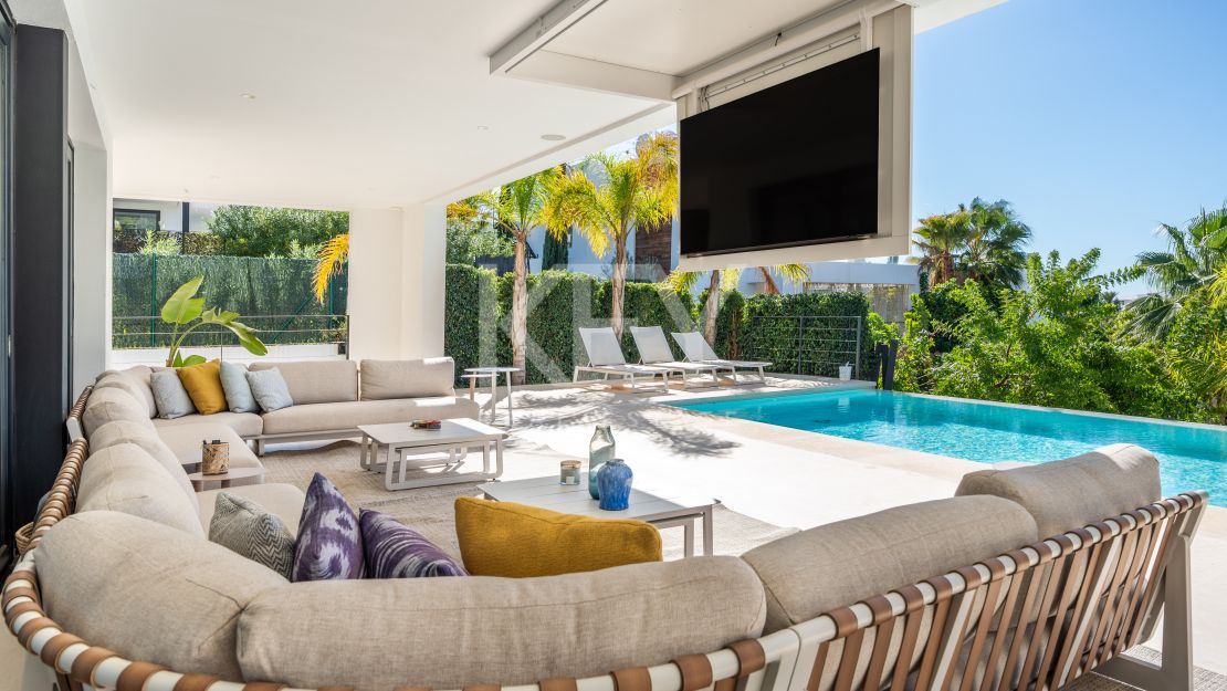 Современная вилла в потрясающей долине гольфа на продажу в Лос-Оливос, Нуэва-Андалусия, Марбея