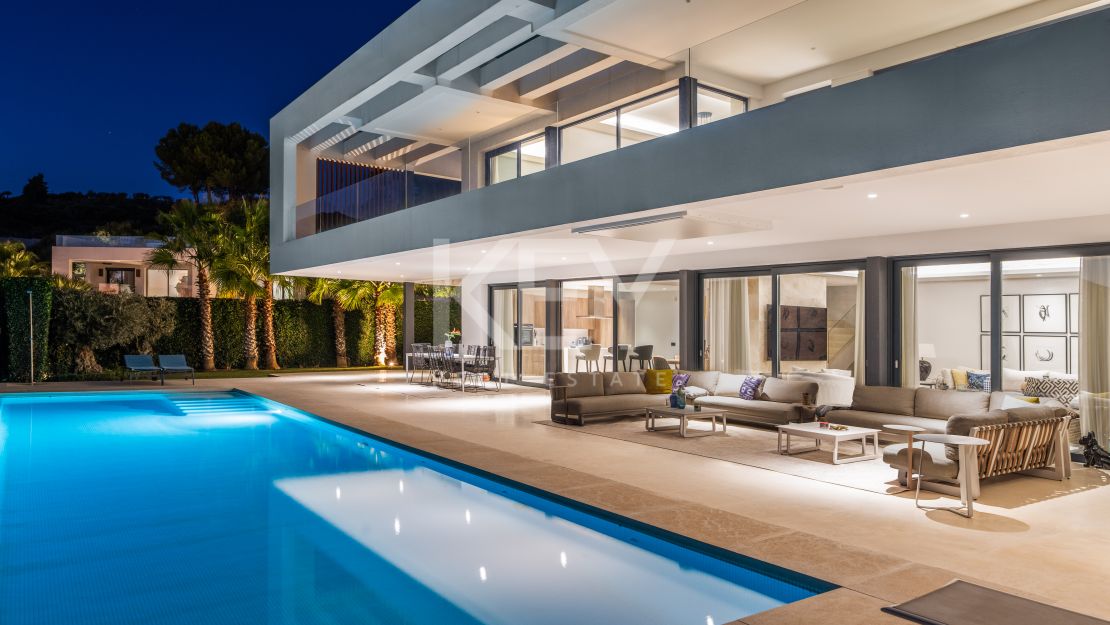 Современная вилла в потрясающей долине гольфа на продажу в Лос-Оливос, Нуэва-Андалусия, Марбея