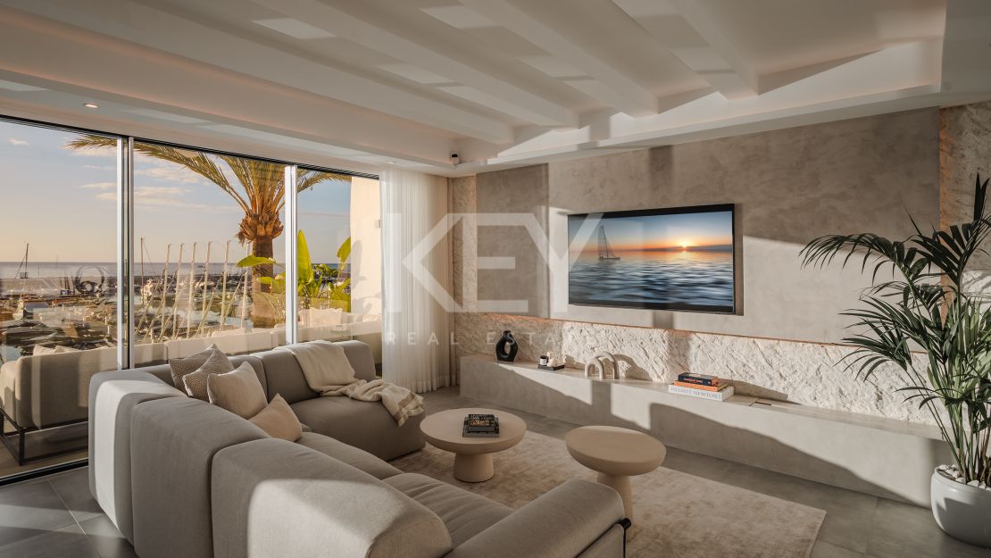  Ático dúplex de lujo en venta en el icónico Puerto Banús, Marbella