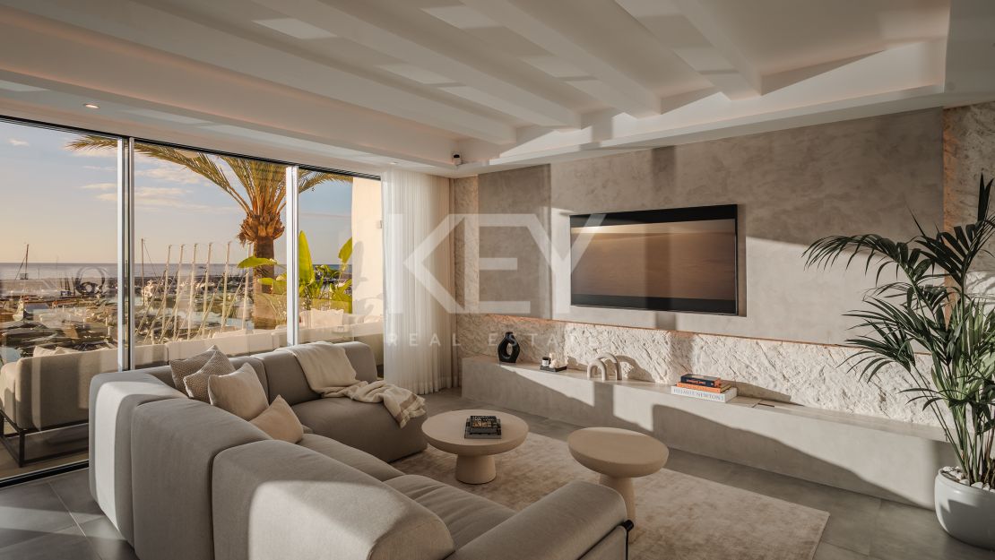  Ático dúplex de lujo en venta en el icónico Puerto Banús, Marbella