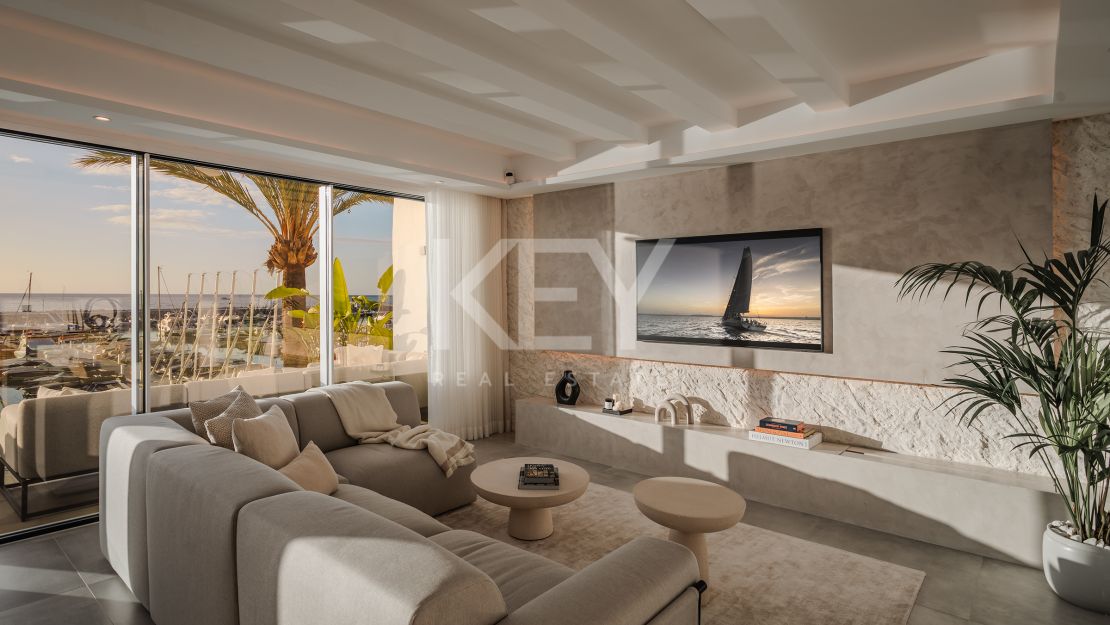  Ático dúplex de lujo en venta en el icónico Puerto Banús, Marbella