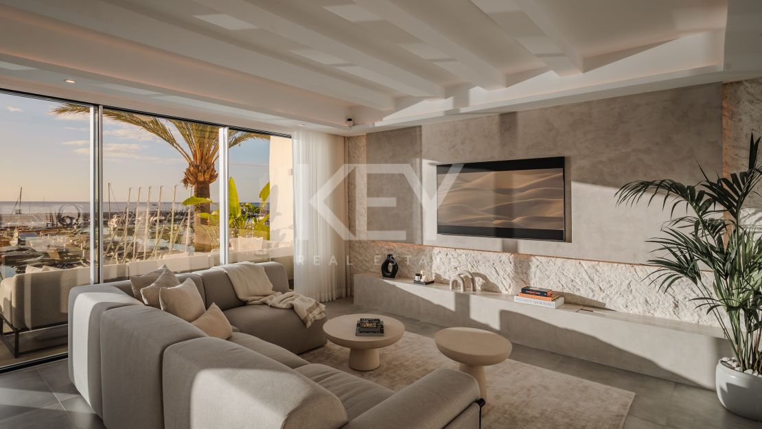  Ático dúplex de lujo en venta en el icónico Puerto Banús, Marbella