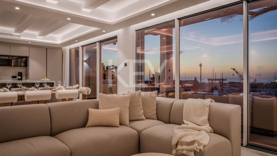 Ático dúplex de lujo en venta en el icónico Puerto Banús, Marbella