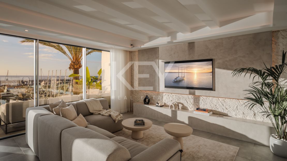  Ático dúplex de lujo en venta en el icónico Puerto Banús, Marbella